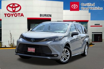 Certified 2022 Toyota Sienna XLE Woodland Edition
