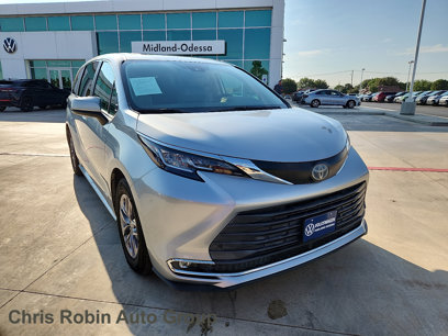 Used 2021 Toyota Sienna XLE