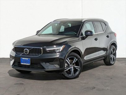 Used 2025 Volvo XC40 B5 Core