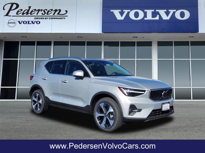 New 2025 Volvo XC40 B5 Plus w/ Climate Package