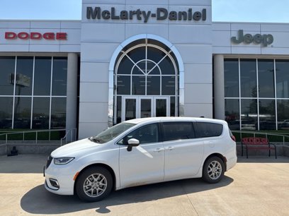 Used 2023 Chrysler Pacifica Touring-L