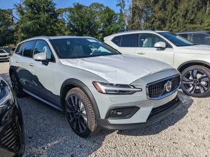 New 2025 Volvo V60 B5 Cross Country Ultra w/ Protection Package Premier