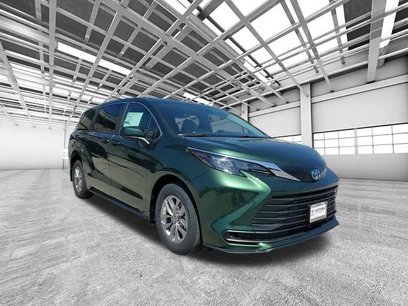 New 2025 Toyota Sienna LE