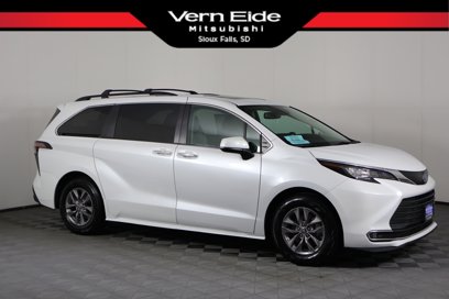 Used 2022 Toyota Sienna XLE
