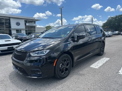 Used 2022 Chrysler Pacifica Limited w/ S Appearance Package
