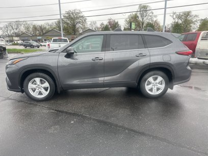 Used 2023 Toyota Highlander LE
