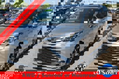 Used 2025 Toyota Sienna XLE