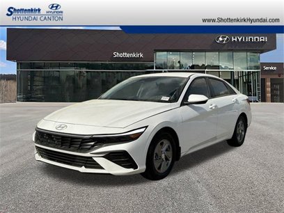 New 2025 Hyundai Elantra SE