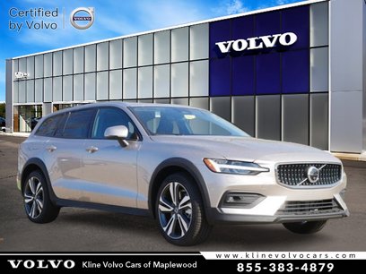 New 2025 Volvo V60 B5 Cross Country Plus w/ Protection Package Premier