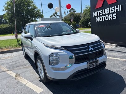 New 2025 Mitsubishi Outlander ES