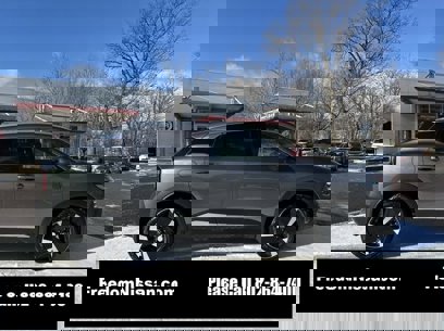 New 2025 Nissan Kicks SR