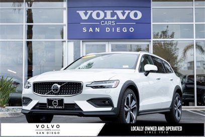 New 2025 Volvo V60 B5 Cross Country Plus w/ Protection Package Premier