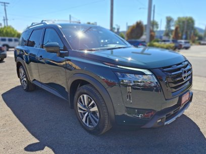 Used 2024 Nissan Pathfinder SL w/ Black Appearance Package
