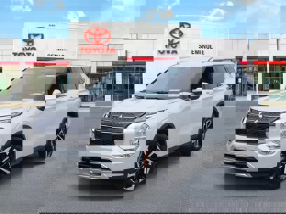 Used 2024 Mitsubishi Outlander SE