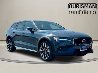 New 2025 Volvo V60 B5 Cross Country Ultra w/ Protection Package Premier