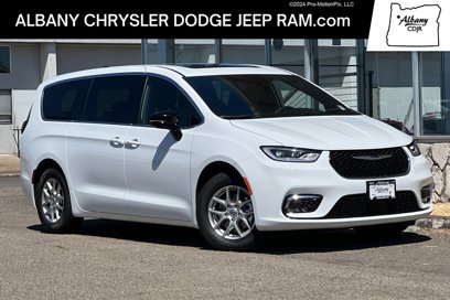 New 2025 Chrysler Pacifica Select
