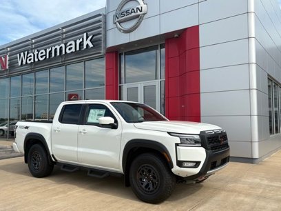 New 2025 Nissan Frontier PRO-4X w/ Pro Convenience Package