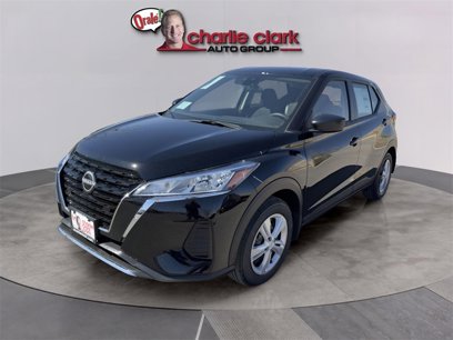 New 2025 Nissan Kicks Play S