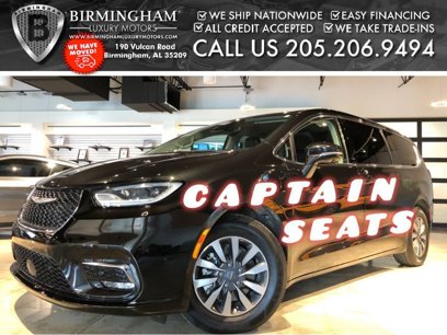 Used 2022 Chrysler Pacifica Touring-L w/ Uconnect Theater Family Group