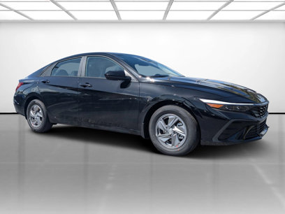 New 2025 Hyundai Elantra SE