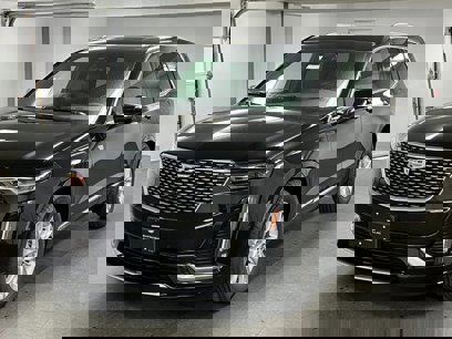 New 2025 Cadillac XT6 Luxury