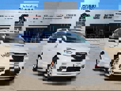 Used 2022 Chrysler Pacifica Touring-L
