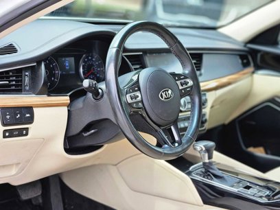 Used 2019 Kia Cadenza Technology