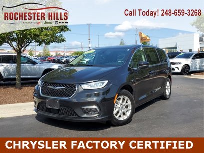 Used 2023 Chrysler Pacifica Touring-L
