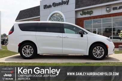 New 2025 Chrysler Pacifica Select