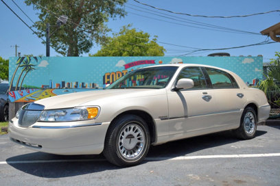 Used 2002 Lincoln Town Car Cartier