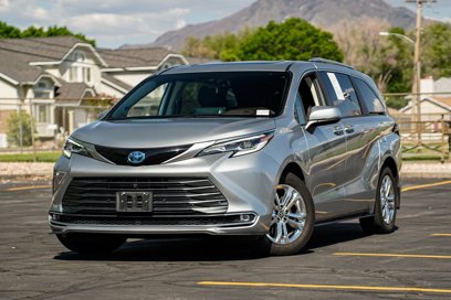 Used 2023 Toyota Sienna Platinum