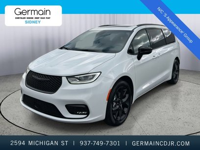 New 2025 Chrysler Pacifica Limited