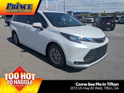 New 2025 Toyota Sienna XLE