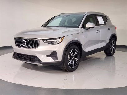 Used 2025 Volvo XC40 B5 Core