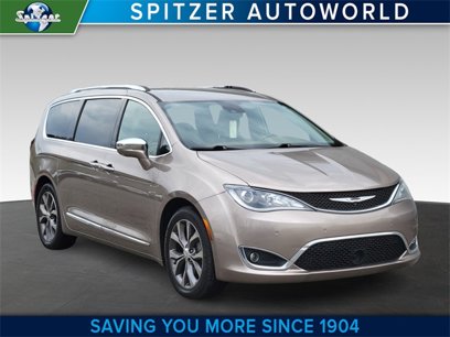 Used 2017 Chrysler Pacifica Limited w/ Advanced Safetytec Group