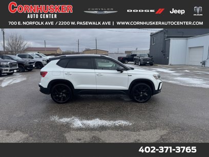 Used 2024 Volkswagen Taos SE w/ Panoramic Sunroof Package