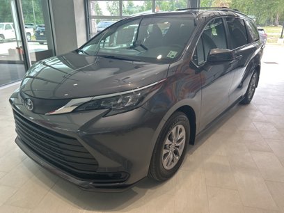 New 2025 Toyota Sienna LE