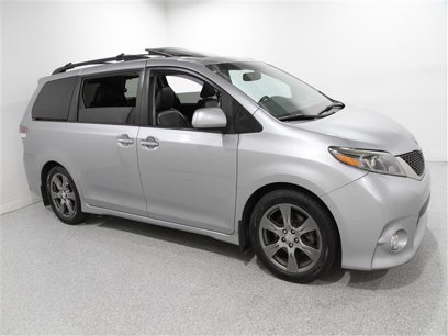 Used 2017 Toyota Sienna SE Premium