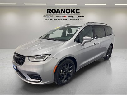 Used 2021 Chrysler Pacifica Touring-L w/ Uconnect Theater Family Group