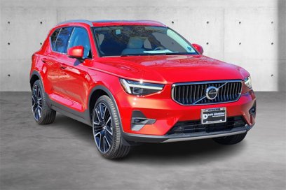 New 2025 Volvo XC40 B5 Ultra w/ Protection Package Premier