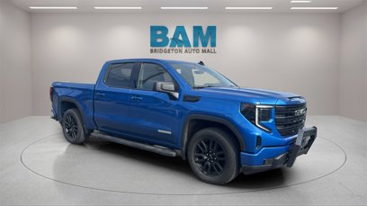 Used 2022 GMC Sierra 1500 Elevation w/ LPO, Elevation Black Package