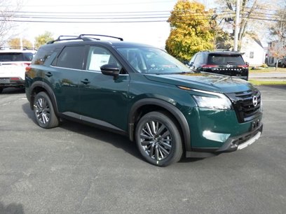 New 2025 Nissan Pathfinder SL w/ SL Premium Package