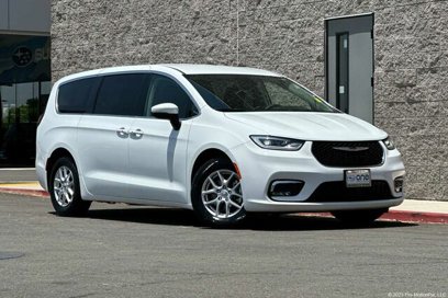 Used 2023 Chrysler Pacifica Touring-L