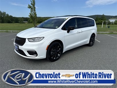 Used 2024 Chrysler Pacifica Touring-L w/ S Appearance Package