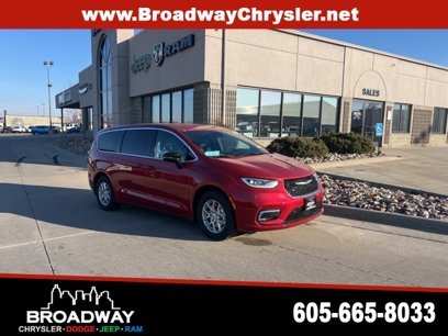New 2025 Chrysler Pacifica Select
