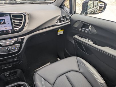 New 2025 Chrysler Voyager LX