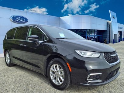 Used 2023 Chrysler Pacifica Touring-L
