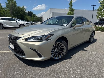 New 2025 Lexus ES 300h w/ Luxury Package