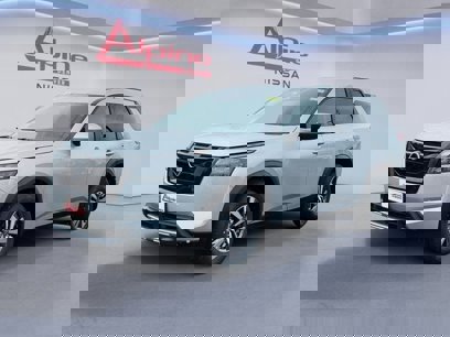New 2025 Nissan Pathfinder SL w/ Black Appearance Package