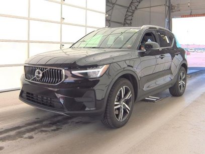Used 2025 Volvo XC40 B5 Core